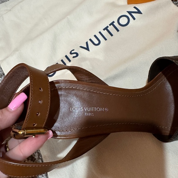 RARE Star Louis Vuitton Ankle Strap Star Heels - Size 7.5 - Worn a couple times - Picture 15 of 15